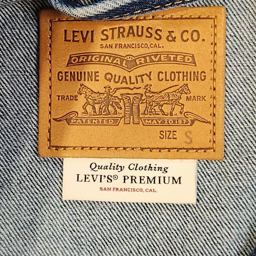 Levi's Premium Jacket Mens Small Blue Denim Trucker Button Front Distressed